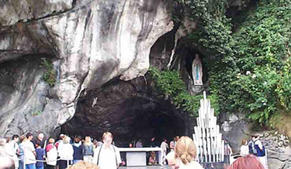 la Grotta di Lourdes